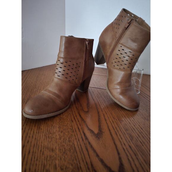 Report Lilan Women’s Zip-Up Tan Heel Booties Size 8.5 - Picture 3 of 6